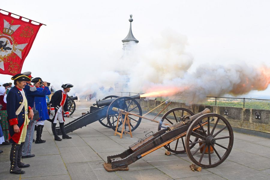 Kanonendonner über dem Elbtal auf der Festung Königstein.