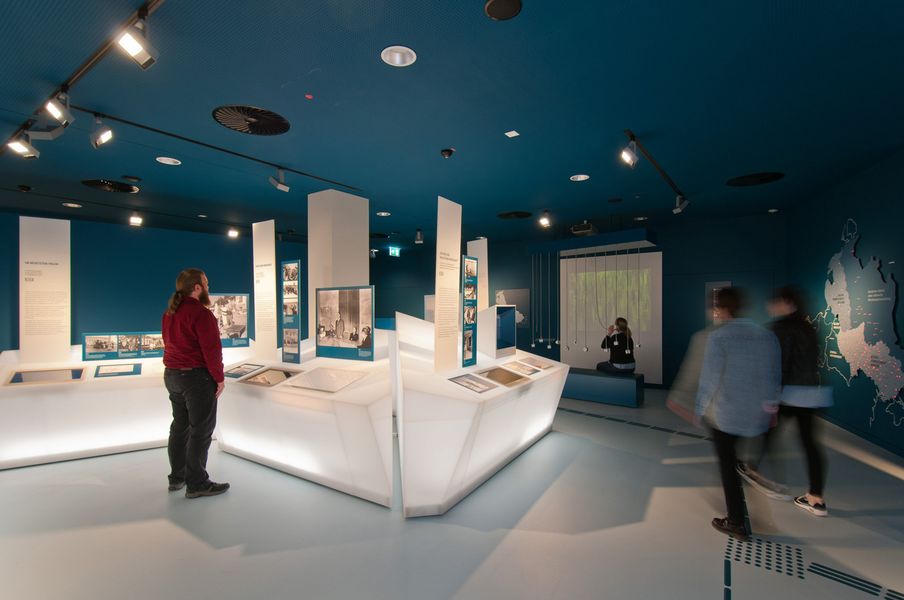 Barrierefreie Dauerausstellung der NS-Dokumentation Vogelsang mit dem Titel „Bestimmung: Herrenmensch. NS-Ordensburgen zwischen Faszination und Verbrechen“. Bildnachweis: Vogelsang IP