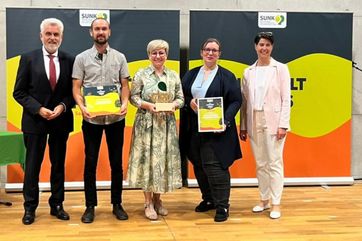 Übergabe des Umweltpreises an die Saale-Unstrut Tourismus GmbH, Gruppenbild mit 5 Personen