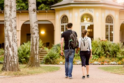 Bad Sulza, Paar, Park, Personen , Sommer, Transmedial, Trinkhalle