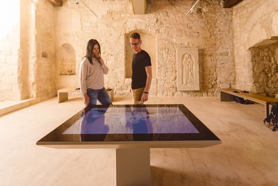 Transmedial, Goseck, Sommer, Schloss , Paar, Personen , Ausstellung