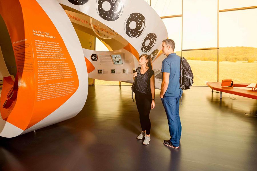 Besucher in der Arche Nebra. Foto: Saale-Unstrut-Tourismus e.V.: Transmedial