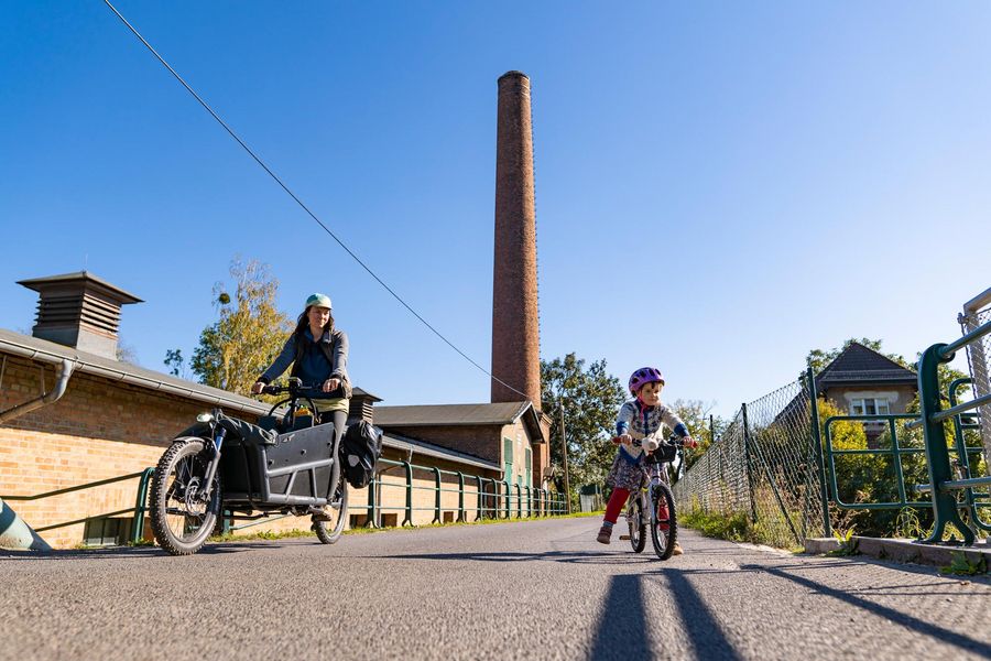 Die Tour „Altranft und Umgebung. Industriekultur im Oderbruch“ führt am Schöpfwerk Neutornow vorbei. Foto: Museumsverband des Landes Brandenburg e. V., Manuela Gander