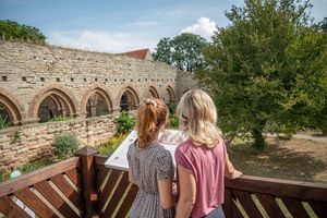 Memleben, Matte, Sommer, Kloster, Kaiserpfalz, Personen , Sonne, Museum, blauer Himmel
