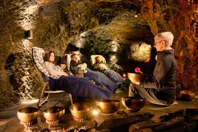 Klangschalenzeremonie im Heilstollen