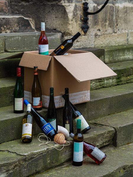Weinpaket der „Weinmeile@home“ mit elf Saale-Unstrut-Weinen. Bildnachweis: Saale-Unstrut-Tourismus e.V., Katharina Albrecht