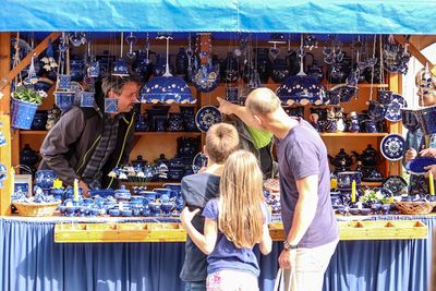 Bürgel , Saale-Unstrut , Saaleland , Roddeck , Kreamik , Porzellan , Menschen , Personen , Markttreiben , Familie , Kinder 