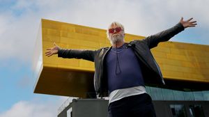 Detlef Buck vor Besucherzentrum Arche Nebra