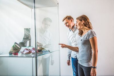 Museum , Paar , Personen , Schuhmuseum, Sommer, Transmedial , Weißenfels