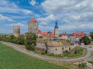 Außen, Burg , Burganlage , FilmBurg , Matte , Querfurt, Saale-Unstrut , Saalekreis , Sommer , Wolken , blauer Himmel 